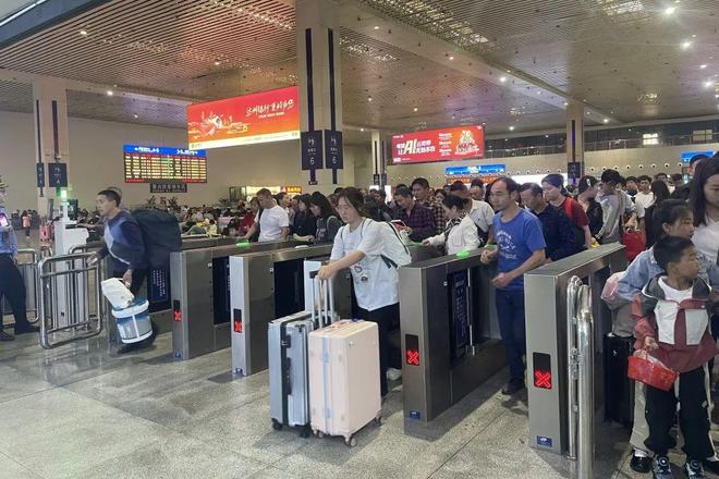 高峰请大家合理规划出行时间开元ky棋牌将迎返程客流(图6)