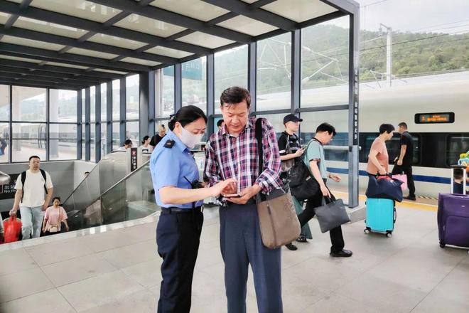 高铁五一假期客流持续增长开元棋牌巨龙腾空！梅龙(图4)
