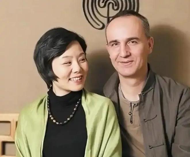 几乎瘫痪3个月下不了床疑曝光离婚隐情开元棋牌试玩50岁龚琳娜自曝曾患病(图17)